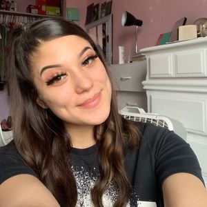 Meet your Posher, Angelica